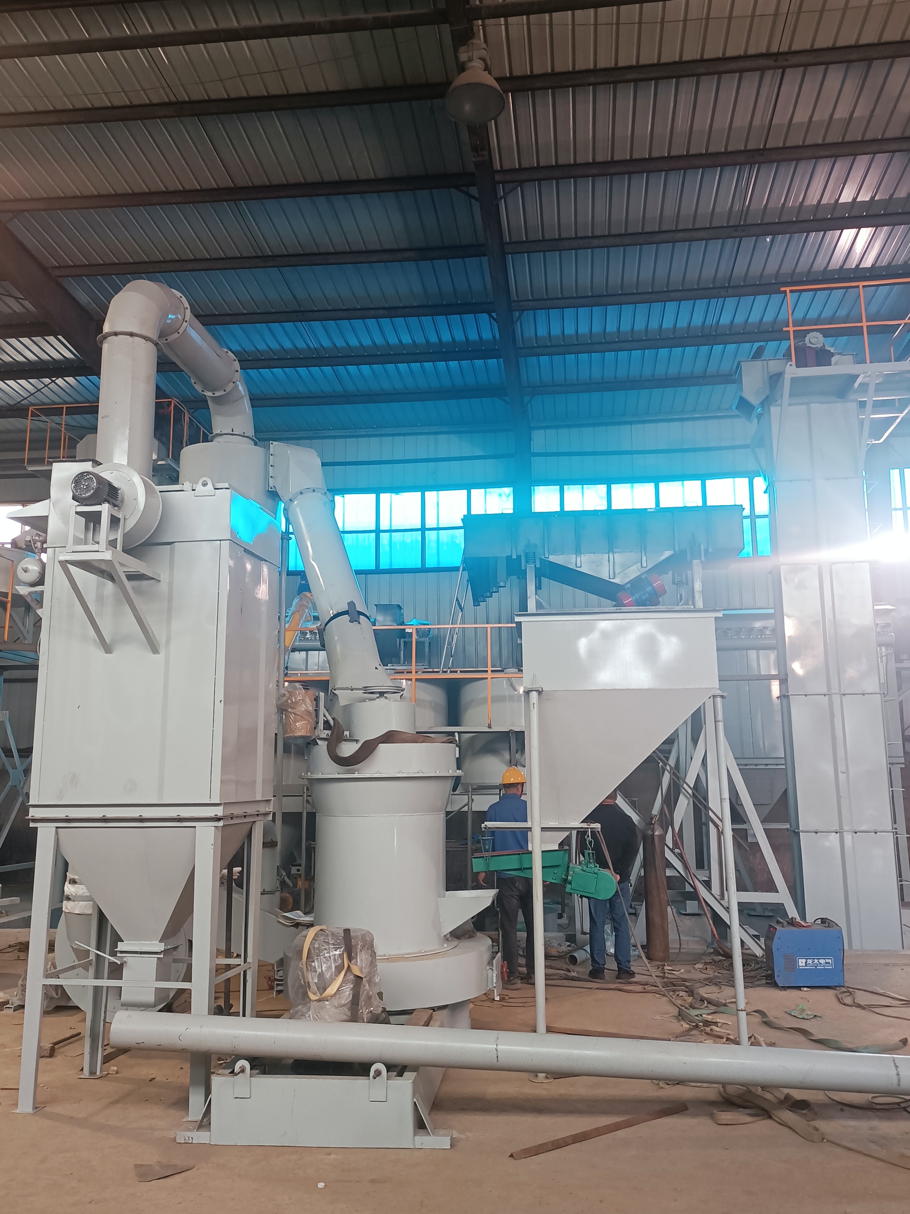 400目磨粉機(jī) 超細(xì)雷蒙磨 超高細(xì)粉碎機(jī) 超高細(xì)磨粉機(jī)生產(chǎn)線(xiàn)